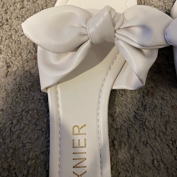 White bow sandals - Picture 2 of 3